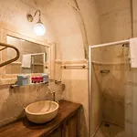 Otel Charming Cave 2*