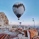 Otel Charming Cave