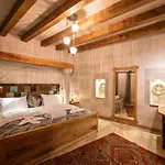 Hotell Charming Cave 2*