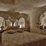 Charming Cave Otel