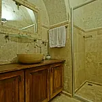 Charming Cave Otel