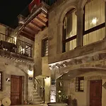 Otel Charming Cave 2*