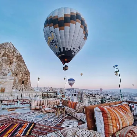 Otel Charming Cave