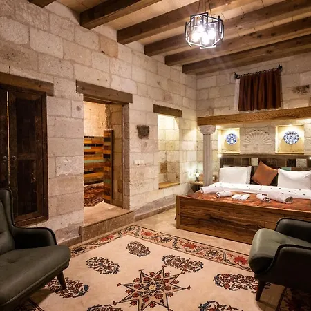 Otel Charming Cave 2*