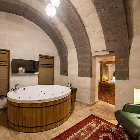 Otel Charming Cave 2*