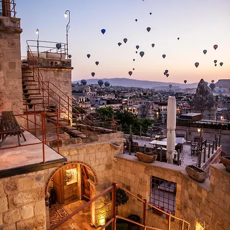Otel Charming Cave 2*