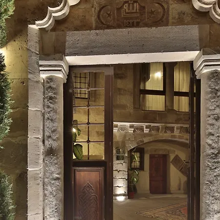 فندق Charming Cave 2*