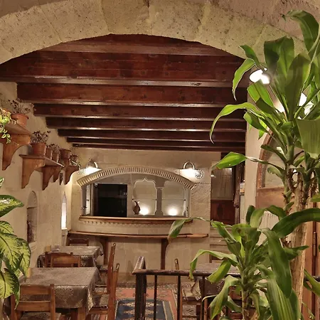 فندق Charming Cave 2*