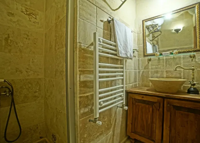 Hotel Charming Cave 2*