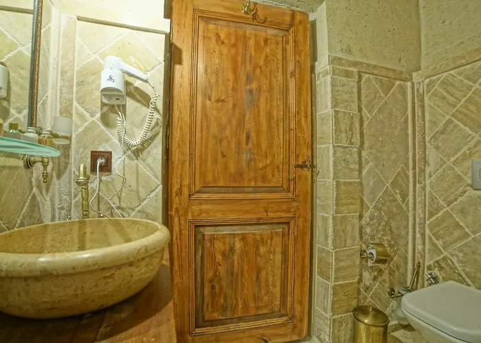 Charming Cave Hotel 2*